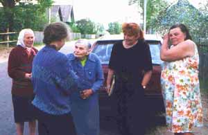 Group photo: Dvora Rogovin Helberg (author's mother), Mariya Yorkelevitch, guide Regina, and neighbours, 1996