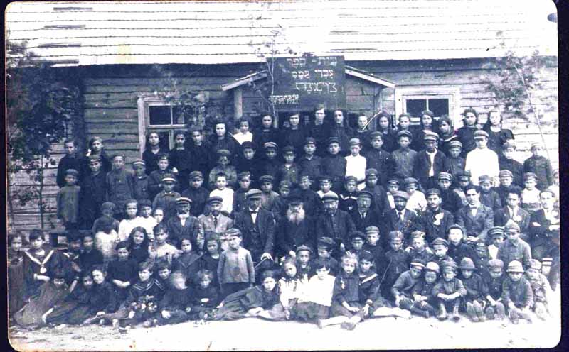 Interactive map of the 1923 Tarbut School all-students photograph – click to identify individuals